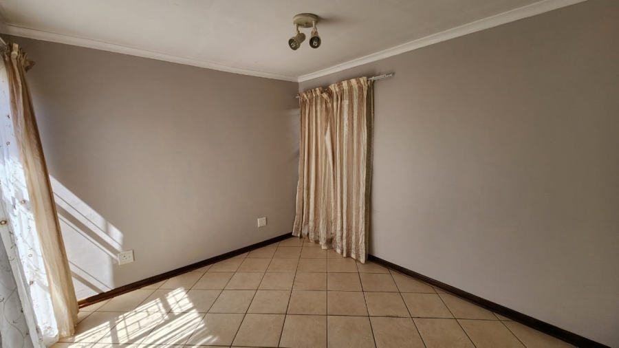 2 Bedroom Property for Sale in Langenhovenpark Free State